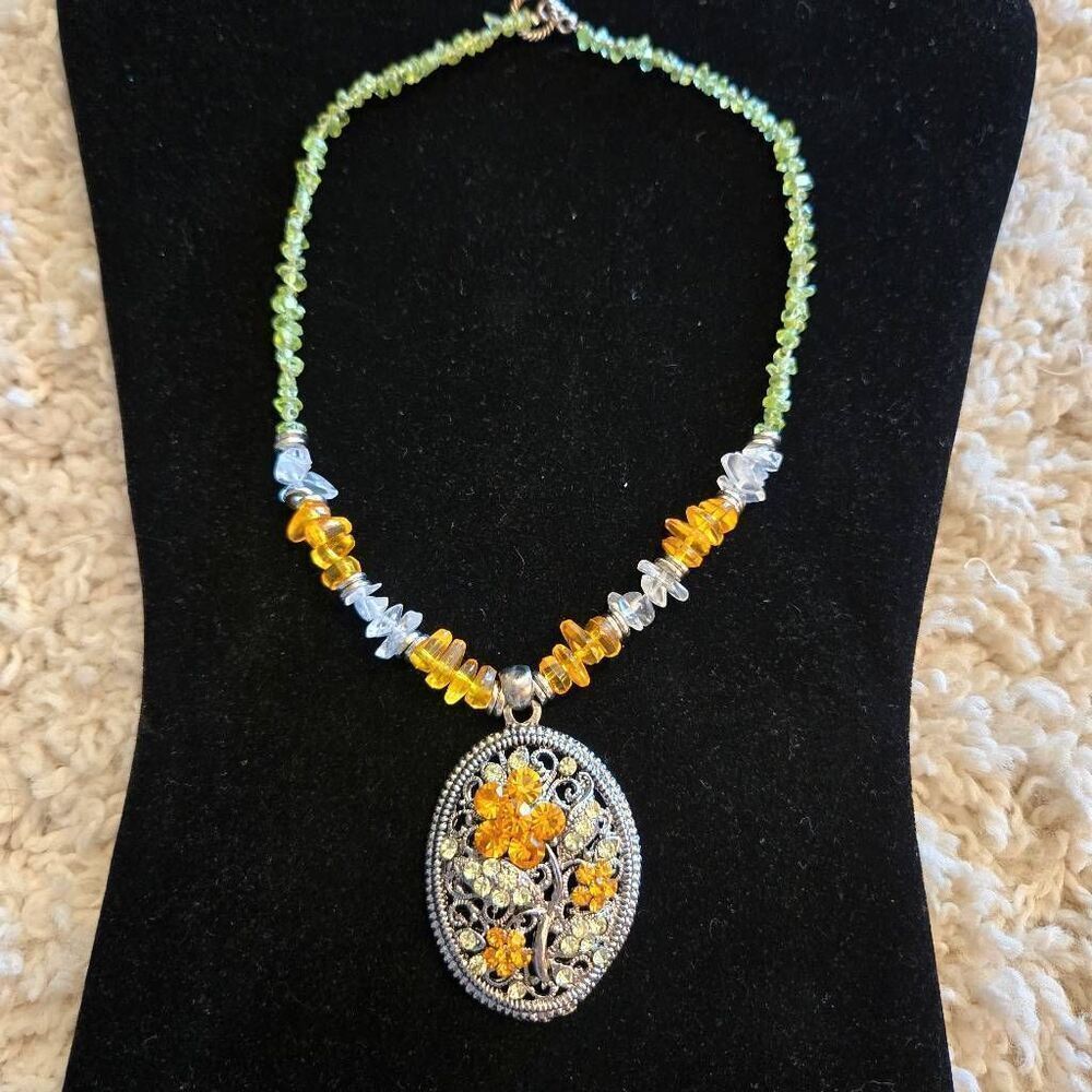 Rhinestone & Chip Stone Flower Necklace Green Yellow Silver - Picture 3 of 7